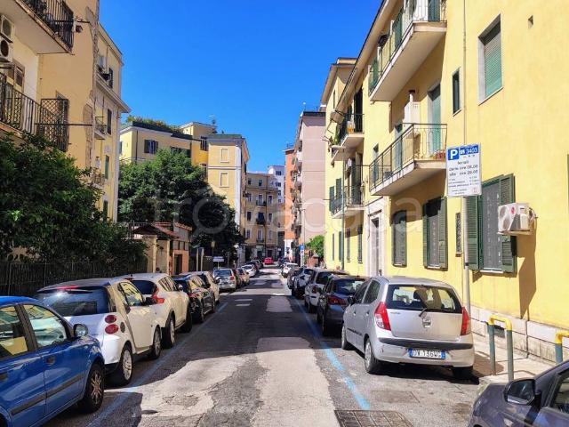 Appartamento in affitto a Napoli traversa Privata San Severino, 15, non arredato/vuoto, riscaldamento autonomo, doppia esposizione TrovaCasa