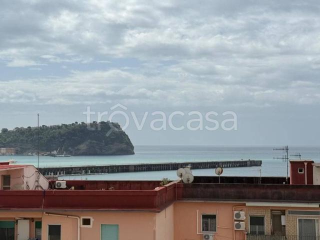 Appartamento in affitto a Napoli via Caio Asinio Pollione, arredato, riscaldamento autonomo, vista mare TrovaCasa