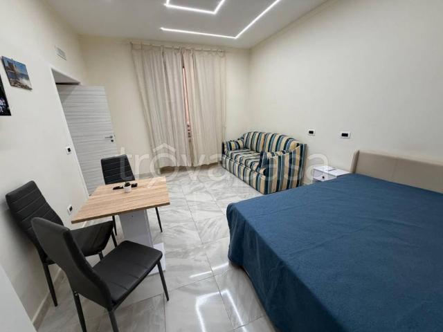 Appartamento in affitto a Napoli via Carlo De Cesare, 27, parzialmente arredato, ristrutturato, lavatrice TrovaCasa