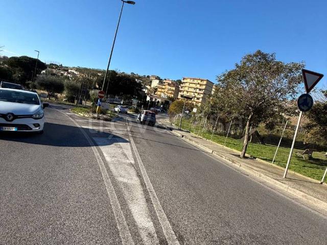 Appartamento in affitto a Napoli via agnano astroni, non arredato/vuoto, box, posto auto coperto TrovaCasa
