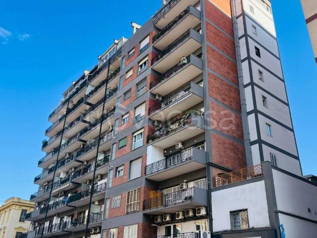 Appartamento in affitto a Napoli via Benedetto Cariteo, non arredato/vuoto, servizio di portineria, luminoso TrovaCasa