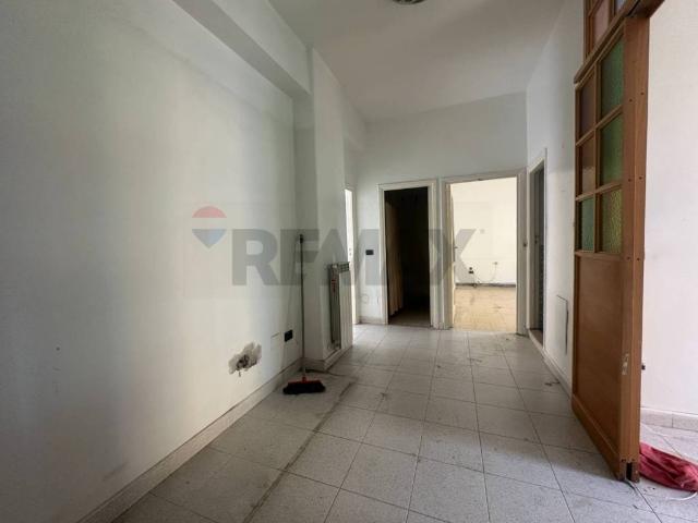 Appartamento in affitto a Napoli via Bernardo Cavallino, doppia esposizione, centrale, balcone TrovaCasa