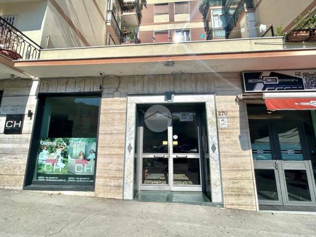Appartamento in affitto a Napoli via Gabriele Jannelli, 270, non arredato/vuoto, posto auto, buono stato TrovaCasa