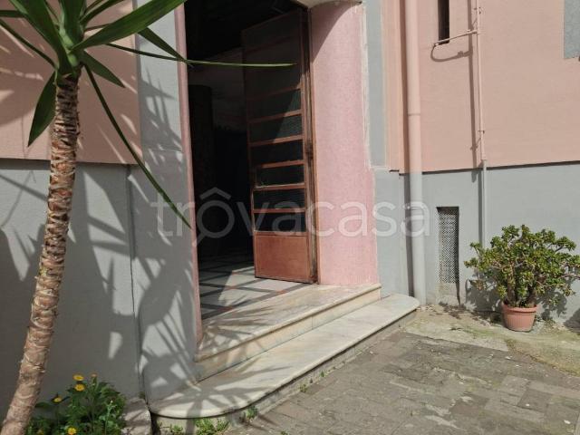 Appartamento in affitto a Napoli via Domenico di Gravina, servizio di portineria, cucina abitabile, studio TrovaCasa