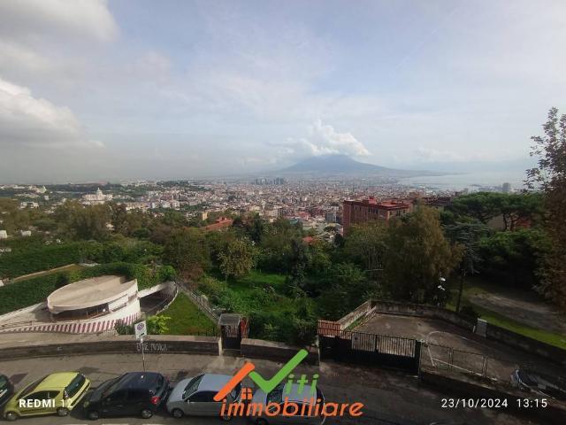 Appartamento in affitto a Napoli via Domenico Fontana, Arenella