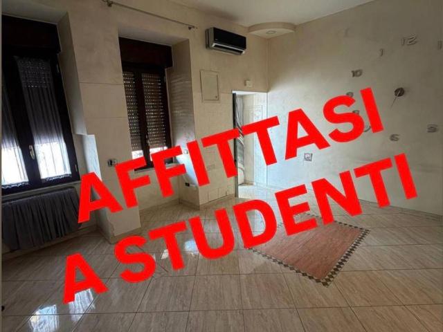 Appartamento in affitto a Napoli via Don Giovanni Bosco, non arredato/vuoto, posto auto, cucina abitabile TrovaCasa