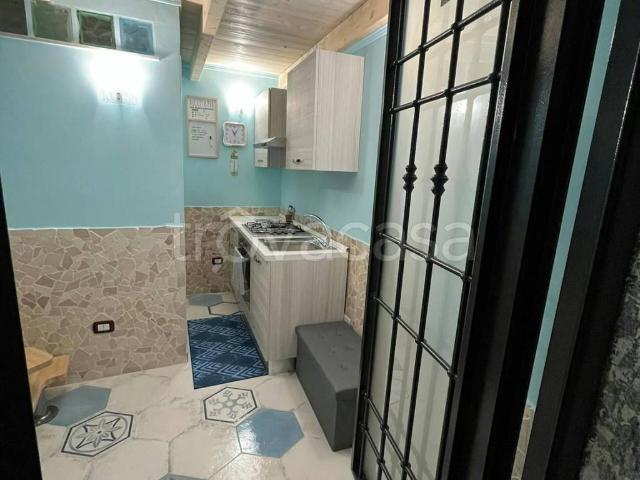 Appartamento in affitto a Napoli via Duomo, arredato, studio TrovaCasa