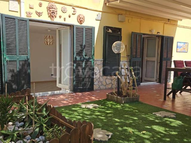 Appartamento in affitto a Napoli via Enea Zanfagna, 23, giardino privato, posto auto, riscaldamento autonomo TrovaCasa