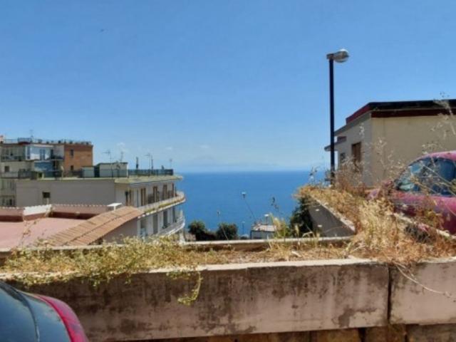 Appartamento in affitto a Napoli via Orazio 33, non arredato/vuoto, posto auto, da ristrutturare TrovaCasa
