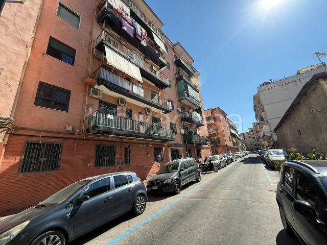 Appartamento in affitto a Napoli via Montevergine, non arredato/vuoto, riscaldamento autonomo, luminoso TrovaCasa