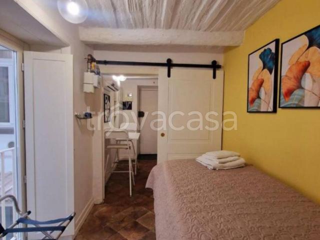 Appartamento in affitto a Napoli via Monte di Dio, arredato, angolo cottura TrovaCasa