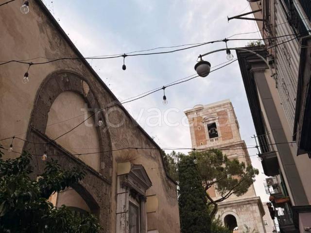 Appartamento in affitto a Napoli via Santa Chiara, arredato, ristrutturato, centrale TrovaCasa
