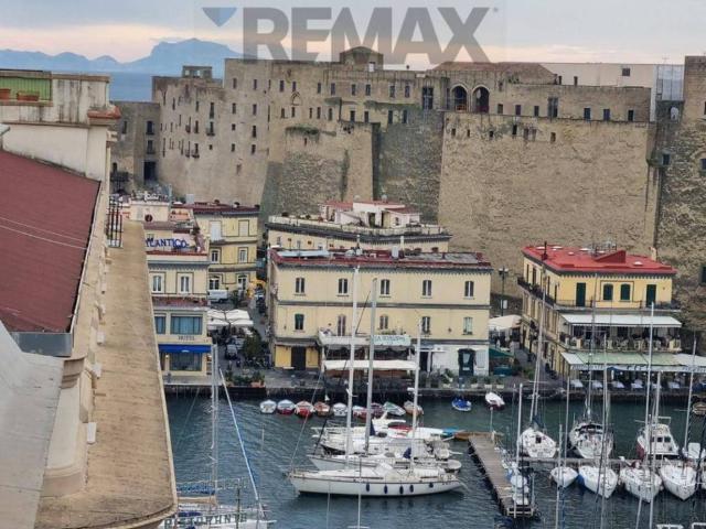 Appartamento in affitto a Napoli via santa lucia, 143, non arredato/vuoto, immobile di prestigio, ascensore TrovaCasa
