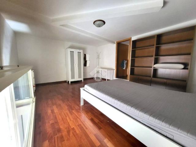 Appartamento in affitto a Napoli via Sant'Anna dei Lombardi, arredato, ascensore, centrale TrovaCasa