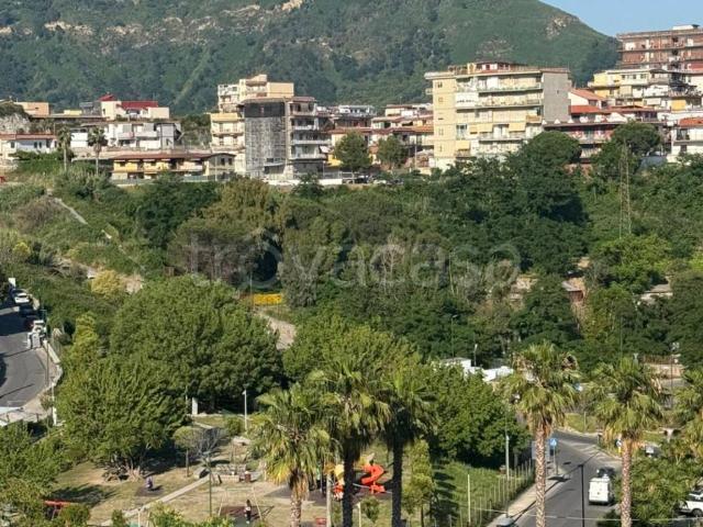 Appartamento in affitto a Napoli via Sartania, arredato, posto auto, senza ascensore TrovaCasa