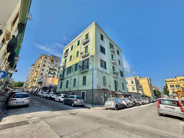 Appartamento in affitto a Napoli via Silio Italico, 56, non arredato/vuoto, doppia esposizione, ristrutturato TrovaCasa