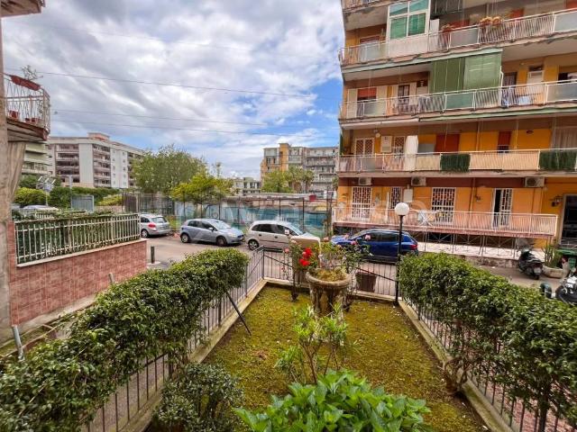 Appartamento in affitto a Napoli via Parmenide, arredato, doppia esposizione, buono stato TrovaCasa