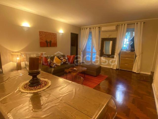Appartamento in affitto a Napoli via Piedigrotta, non arredato/vuoto, arredato, balcone TrovaCasa