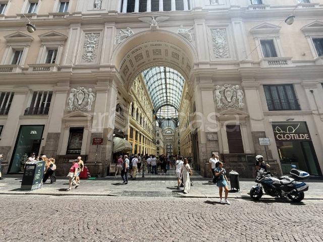 Appartamento in affitto a Napoli via Toledo, 214, arredato, centrale, balcone TrovaCasa
