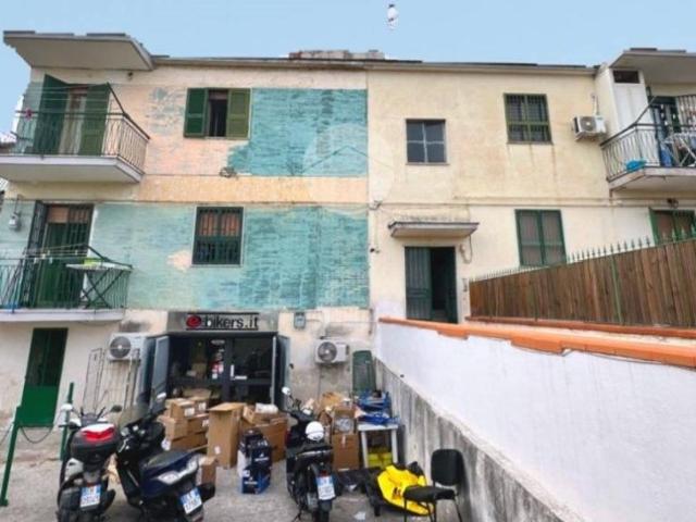 Appartamento in affitto a Napoli via terracina, 77, posto auto, balcone TrovaCasa