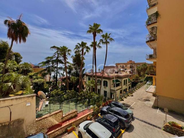 Appartamento in affitto a Napoli viale Privato Davide Winspeare, 8, non arredato/vuoto, posto auto, panoramica TrovaCasa
