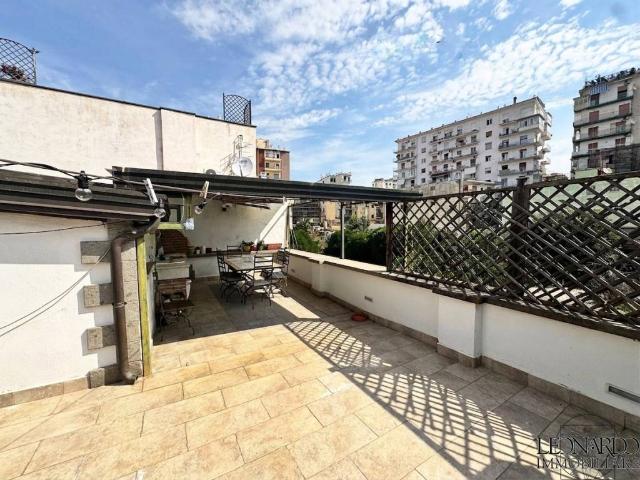 Appartamento in affitto a Napoli calata San Francesco, non arredato/vuoto, terrazzo, caminetto TrovaCasa