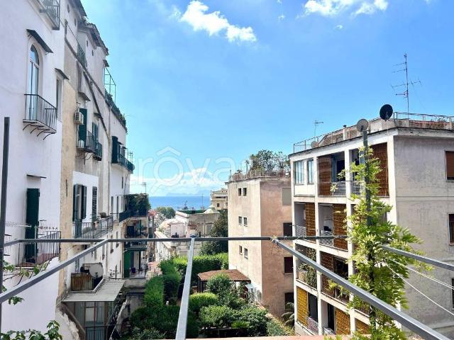 Appartamento in affitto a Napoli corso Vittorio Emanuele, arredato, terrazzo, luminoso TrovaCasa