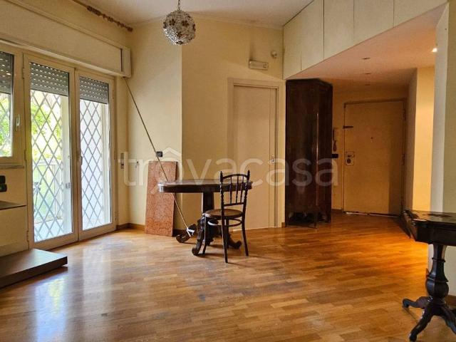 Appartamento in affitto a Napoli, parzialmente arredato, cantina, esposizione interna TrovaCasa