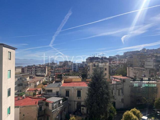 Appartamento in affitto a Napoli piazza Enrico De Leva, arredato, vista panoramica, ascensore TrovaCasa