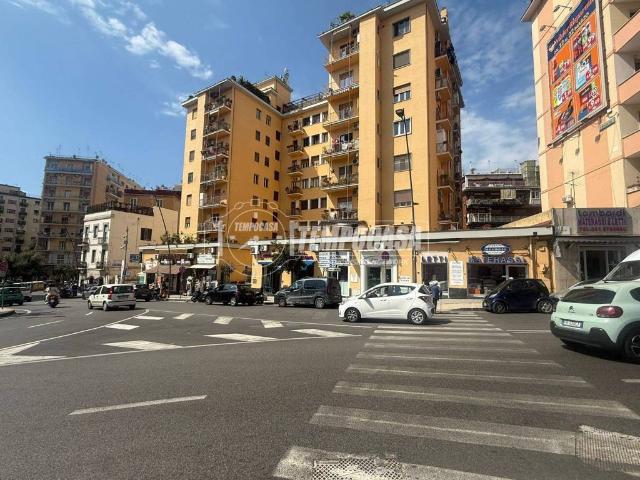 Appartamento in affitto a Napoli piazza Francesco Muzii, 16, arredato, doppia esposizione, buono stato TrovaCasa