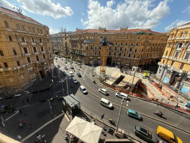 Appartamento in affitto a Napoli piazza Nicola Amore, arredato, contesto signorile, luminoso TrovaCasa