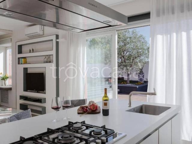 Appartamento in affitto a Napoli riviera Di Chiaia, arredato, terrazzo, balcone TrovaCasa