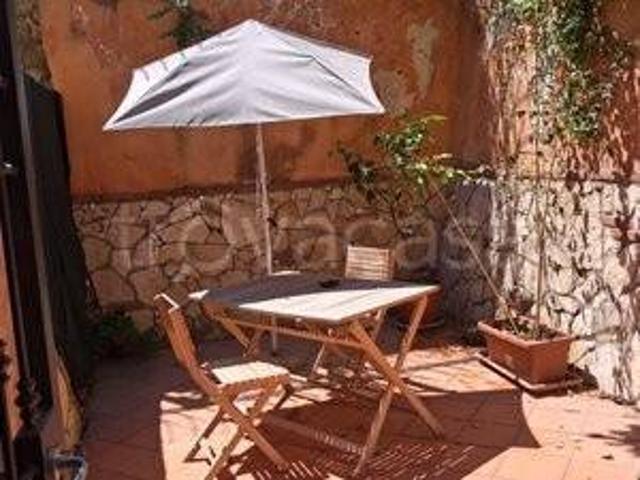 Appartamento in affitto a Napoli salita Ospedale Suor Orsola, arredato, giardino privato, terrazzo TrovaCasa