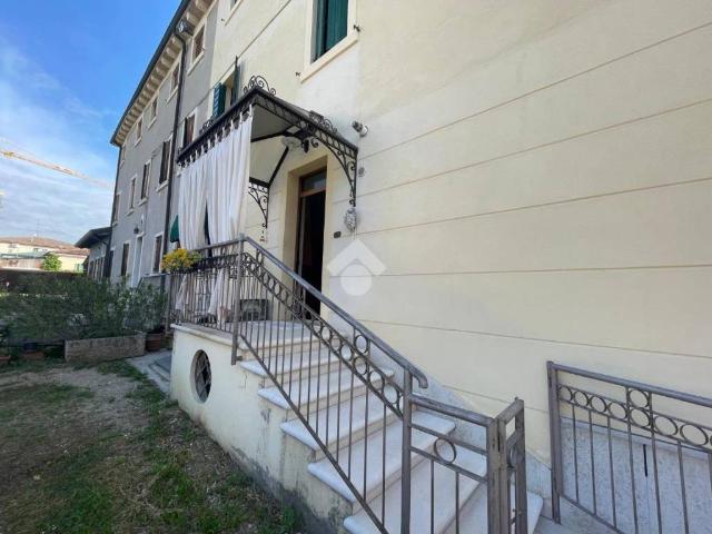 Appartamento in affitto a Negrar di Valpolicella, arredato, posto auto, cucina abitabile TrovaCasa