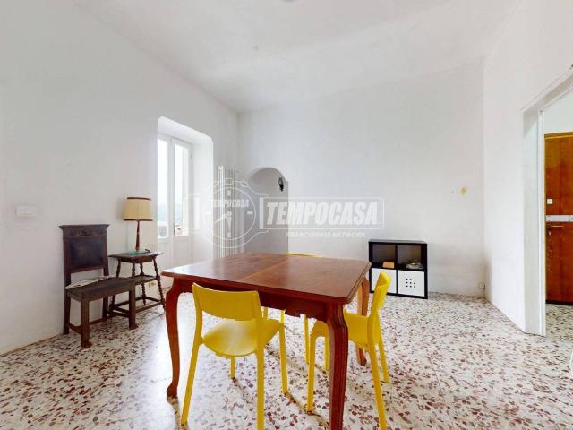 Appartamento in affitto a Neive piazza Italia, terrazzo, parzialmente arredato, centrale TrovaCasa