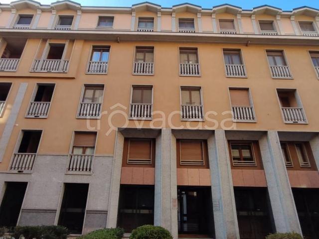 Appartamento in affitto a Novara via Carlo Cerruti, 17, giardino, box, contesto signorile TrovaCasa