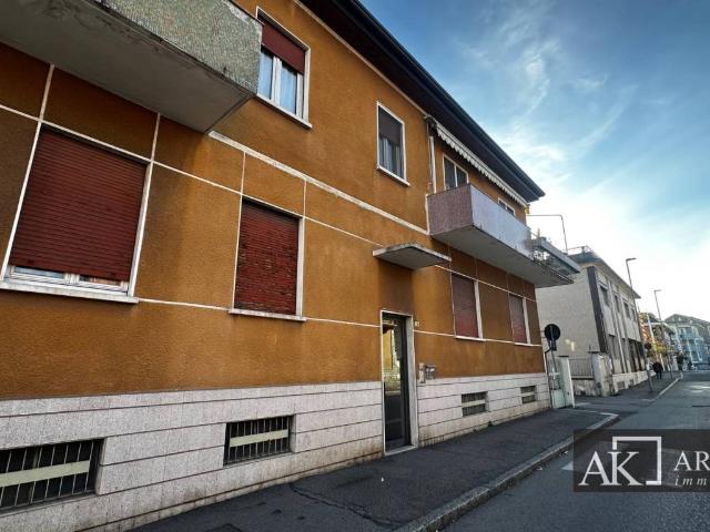 Appartamento in affitto a Novara via Marconi, 38, non arredato/vuoto, box, libero subito TrovaCasa