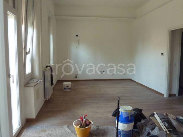 Appartamento in affitto a Novara viale Dante Alighieri, non arredato/vuoto, riscaldamento autonomo, cantina TrovaCasa