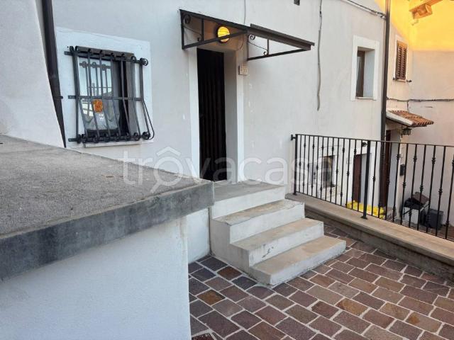 Appartamento in affitto a Ovindoli via Monumento dell'Alpino, arredato, giardino privato, terrazzo TrovaCasa