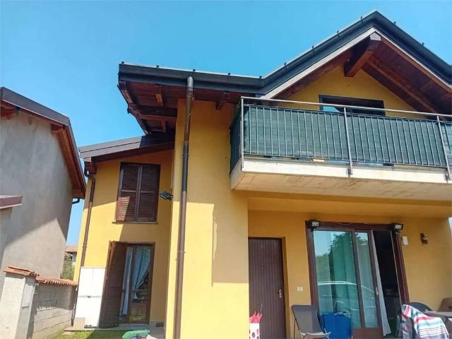 Appartamento in affitto a Azzate VA