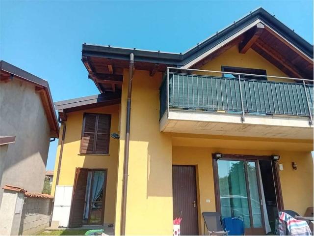 Appartamento in affitto a Azzate VA
