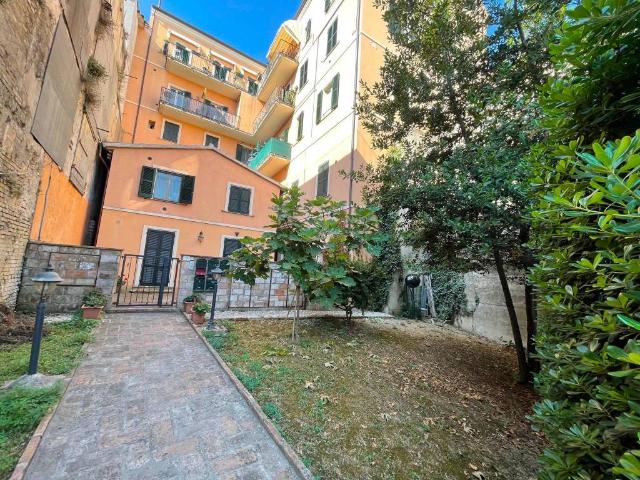 Appartamento in affitto a Ancona AN