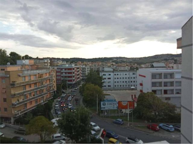 Appartamento in affitto a Ancona AN