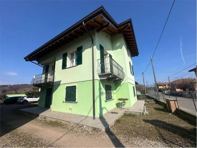 Appartamento in affitto a Angera VA