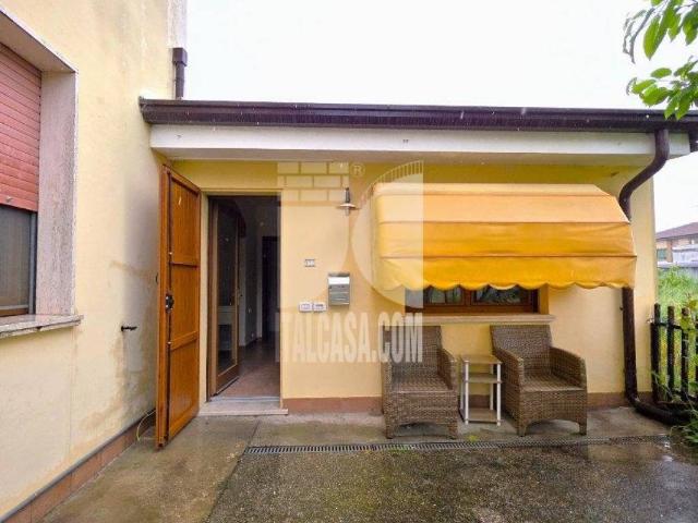 Appartamento in affitto a Bagnolo San Vito, arredato, posto auto, angolo cottura TrovaCasa