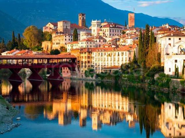 Appartamento in affitto a Bassano del Grappa piazza Libertà, centrale, vista sui tetti, parquet TrovaCasa