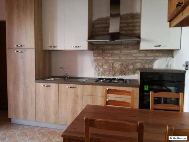 Appartamento in affitto a Bastia Umbra via Clitunno, arredato, travi a vista, centrale TrovaCasa