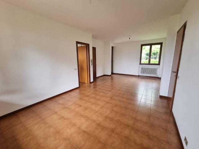 Appartamento in affitto a Barasso via del Colle, non arredato/vuoto, ultimo piano, posto auto coperto TrovaCasa