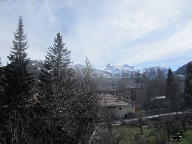 Appartamento in affitto a Bardonecchia via Grattoni, 9, arredato, box, lavatrice TrovaCasa
