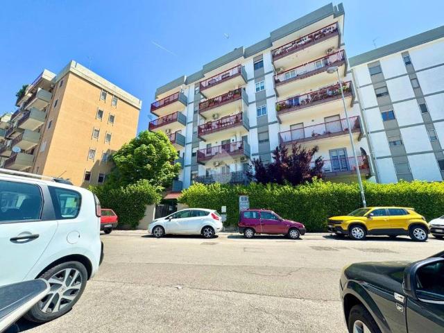 Appartamento in affitto a Bari via caldarola, arredato, posto auto, ascensore TrovaCasa